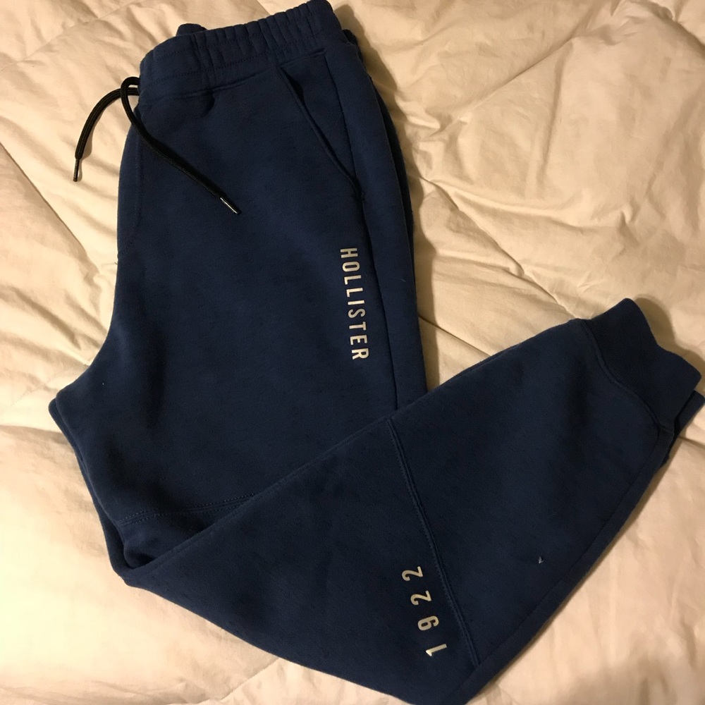 Hollister joggers